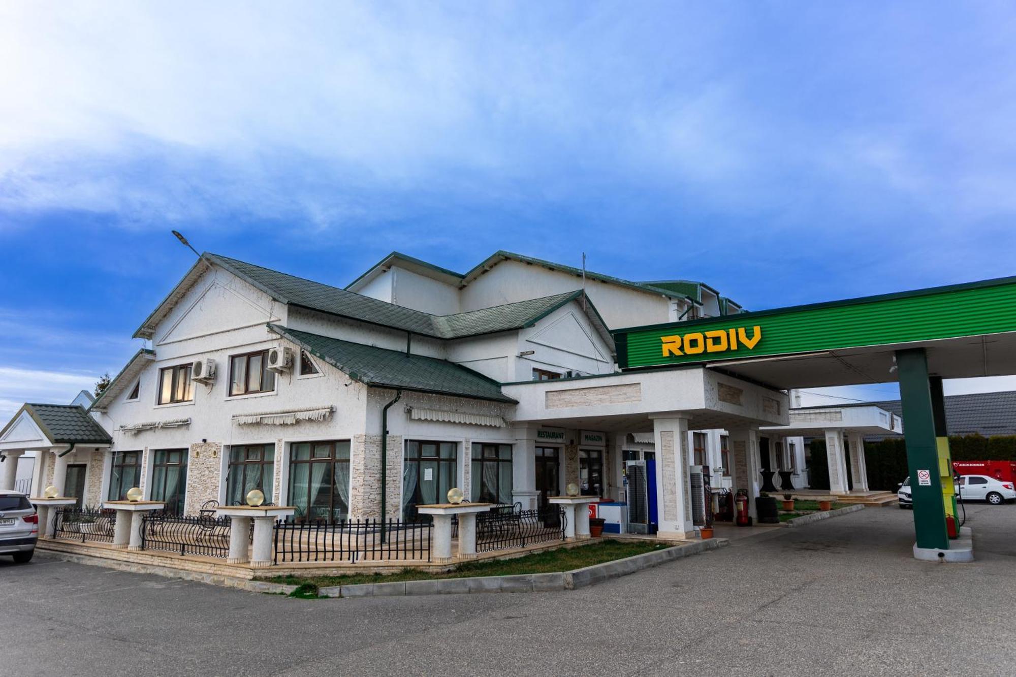 Hotel Rodiv Găeşti Exterior foto