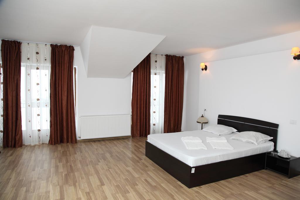 Hotel Rodiv Găeşti Zimmer foto