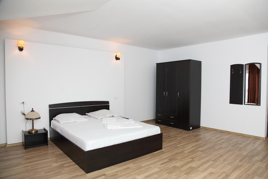 Hotel Rodiv Găeşti Zimmer foto